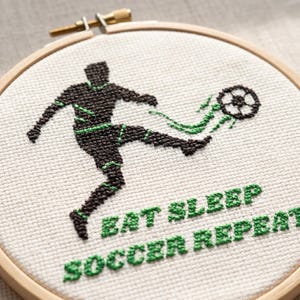 Fußball Kreuzstich Stickmuster PDF, Eat Sleep Fußball Rapport, Fußballspieler Stickdatei, Sport Fan Geschenk, Sofort Download