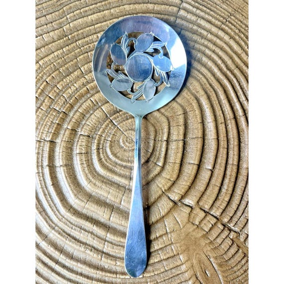 Vintage 1960 WM Rogers Tomato Server / Pattern Hutton (Silverplate)