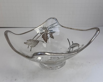 Vintage zilveren overlay voetstuk glazen kom blad geëtst halverwege de eeuw compote 6,25"