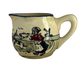 アンティーク オーストリア製クリーマーピッチャー | オランダの少女と犬が描かれたフォークアート陶器 | 7258