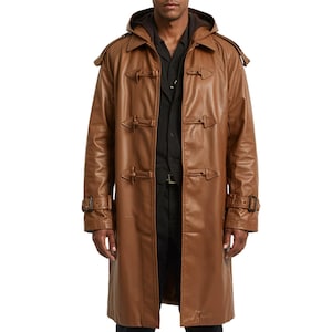 Puede incluir: Un juego de tres tazas de cerámica con un acabado mate moteado. Las tazas son de color crema, gris claro y gris oscuro. Cada taza tiene un diseño simple y minimalista y un asa redondeada.