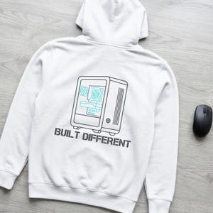 Built Different Gaming Hoodie PC Gamer Pullover Gaming Geschenk Herren PC Setup Shirt