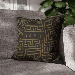 Oreiller de calligraphie coufique | Coussin décoratif en écriture arabe | Décoration d'intérieur géométrique dorée