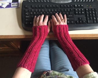 Wzór szydełkowy na ocieplacze na ręce Chilly Office w formacie PDF