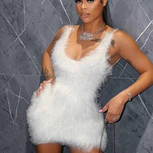 Weißes Feder-Mini-Kleid, Glam-Party-Kleid, figurbetontes Abendkleid, elegantes Kleid für besondere Anlässe