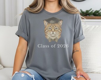 2026年卒業生向け猫柄卒業記念シャツ、おもしろ卒業記念Tシャツ、ガーメントダイコットン