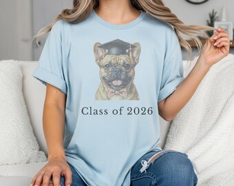 面白いフレンチブルドッグの卒業記念Tシャツ、2026年卒業生向けシャツ、綿100％ Comfort Colors®