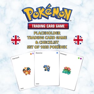 Może przedstawiać: Obraz przedstawia zestaw kart kolekcjonerskich Pokémon z logo Pokémon na górze. Zestaw zawiera listę kontrolną i karty z Charizardem, Blastoise i Venusaurem. Karty mają białe tło.