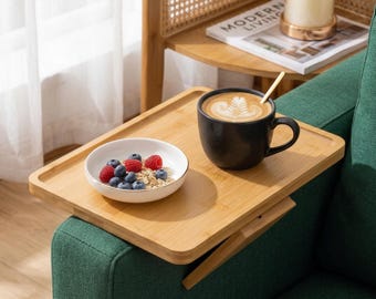 Bandeja de bambú para reposabrazos de sofá, mesa minimalista para reposabrazos, organizador de madera para sala de estar. ZKHomeCraft