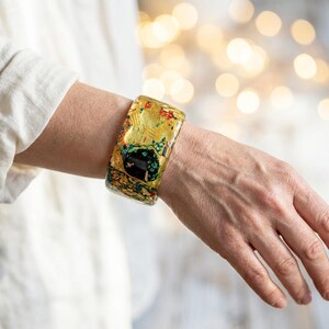 Klimt's The Kiss Resin Bangle – Handmade Art Lover Jewelry