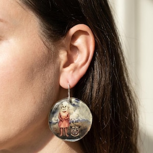 Pendientes Frida Kahlo, Niña con Máscara de Muerte, Joyería Surrealista de Resina, Regalo Día de los Muertos, Arte Mexicano Hecho a Mano