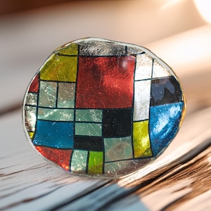 Gran Anillo Piet Mondrian – Arte Abstracto en Resina Premium – Anillo Ajustable de Acero Inoxidable – Joya Única Hecha a Mano