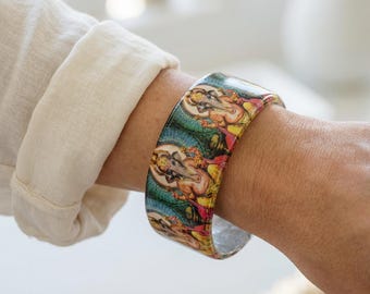 ハンドメイドホワイトパールのガネーシャ神ブレスレット｜彫刻された 