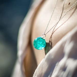Pendant Necklace, Dainty Baby Breath Flowers, Resin Ball Pendant, Real Flower Jewelry, Circle Pendant, Party Jewelry, Preserved Flowers
