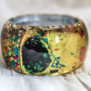 Jewelry By PAGANEuniques, Gustav Klimt Bracelet, Art Jewelry, Resin Bangle, Resin Jewelry, The Kiss Painting, Epoxy Bracelet, Famous Art