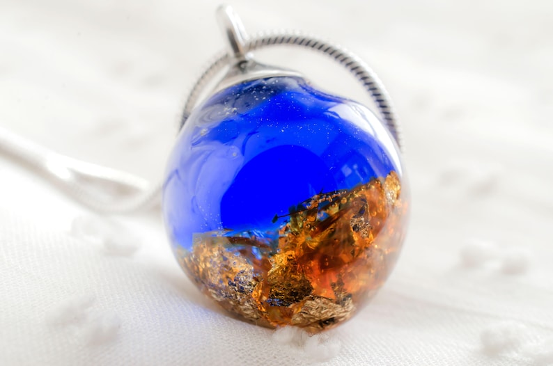 Pendant resin small sphere royal blue golden layer Cleopatra jewelry