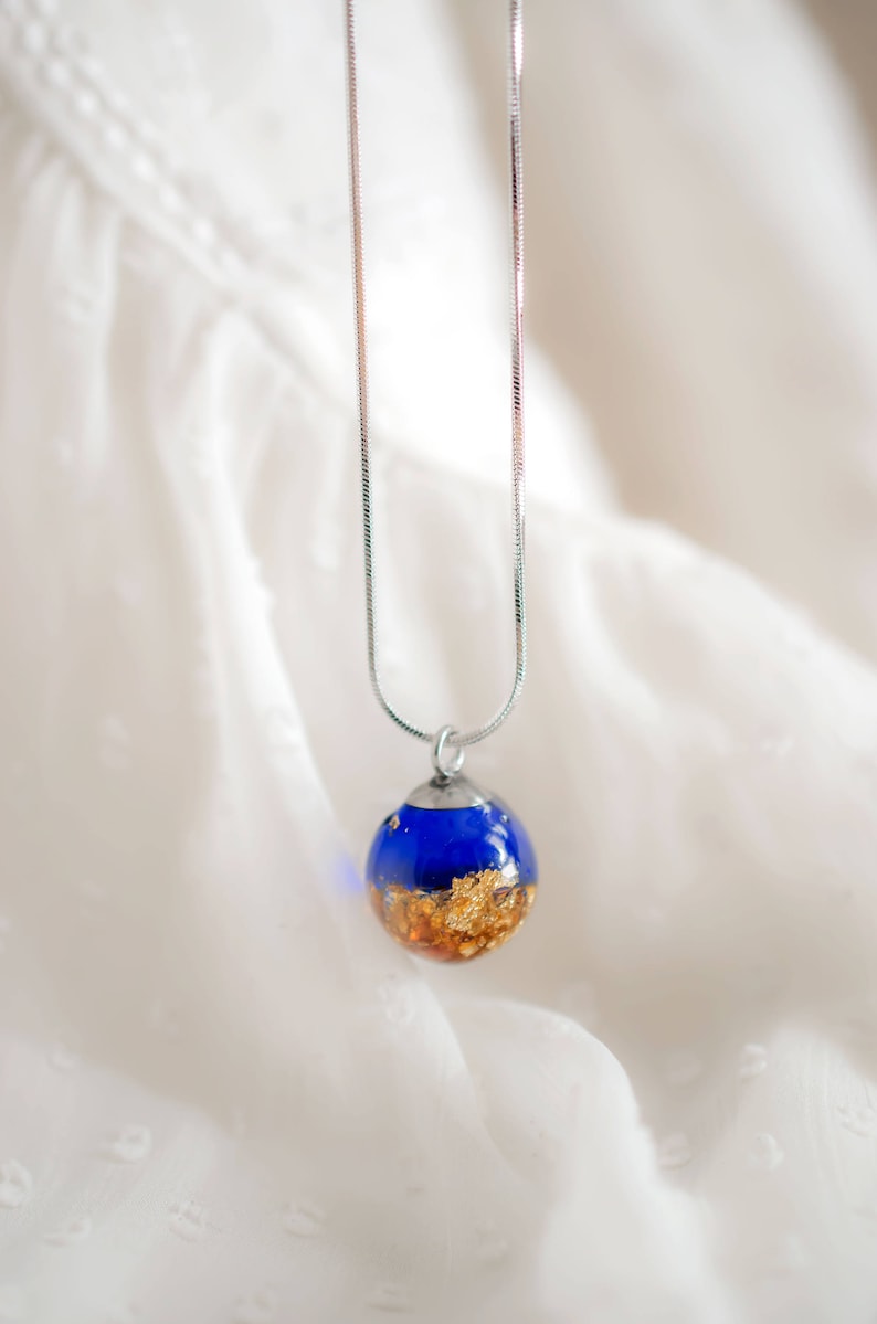 Pendant resin small sphere royal blue golden layer Cleopatra jewelry