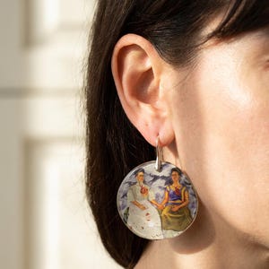 Pendientes Frida Kahlo Las Dos Fridas – Grandes Pendientes Ligeros de Resina, Ganchos de Plata de Ley, Joyería Artística