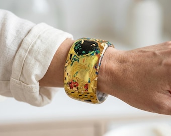 Klimt's The Kiss Resin Bangle – Handmade Art Lover Jewelry