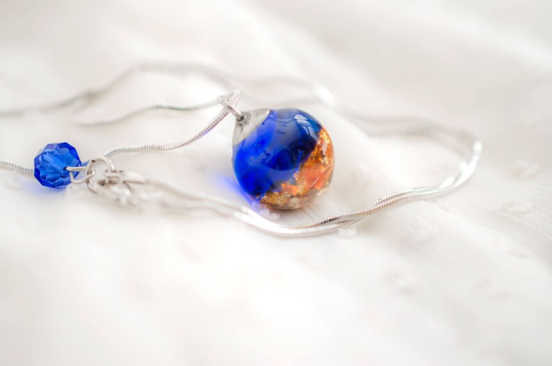 Pendant resin small sphere royal blue golden layer Cleopatra jewelry