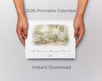Puede incluir: Un calendario imprimible de 2026 sostenido por manos, con una ilustración en acuarela de una escena de porche. El calendario se titula "A Year on Memaw's Porch" con el texto "Instant Download". La imagen muestra una mecedora y una puerta con una corona.