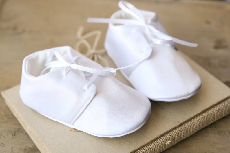 Chaussures de baptême bébé garçon IVOIRE personnalisées, chaussures de baptême, chaussures blanches pour garçons, chaussures de bénédiction, chaussures pour bébés en satin, monogramme taufschuhe image 6