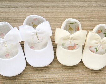 Ivory baptism shoes, cross shoes, white christening shoes, white baby shoes, blessing outfit, girl slippers, infant bow shoes, taufschuhe