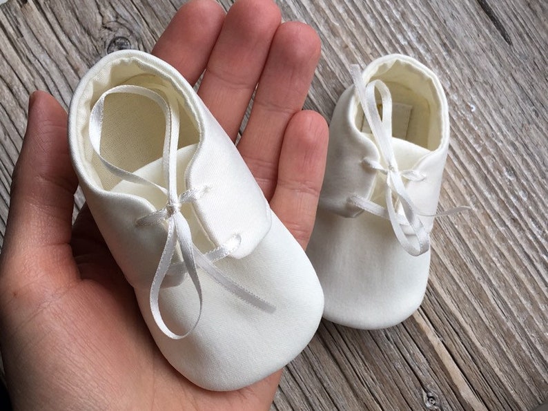 Chaussures de baptême bébé garçon IVOIRE personnalisées, chaussures de baptême, chaussures blanches pour garçons, chaussures de bénédiction, chaussures pour bébés en satin, monogramme taufschuhe image 9