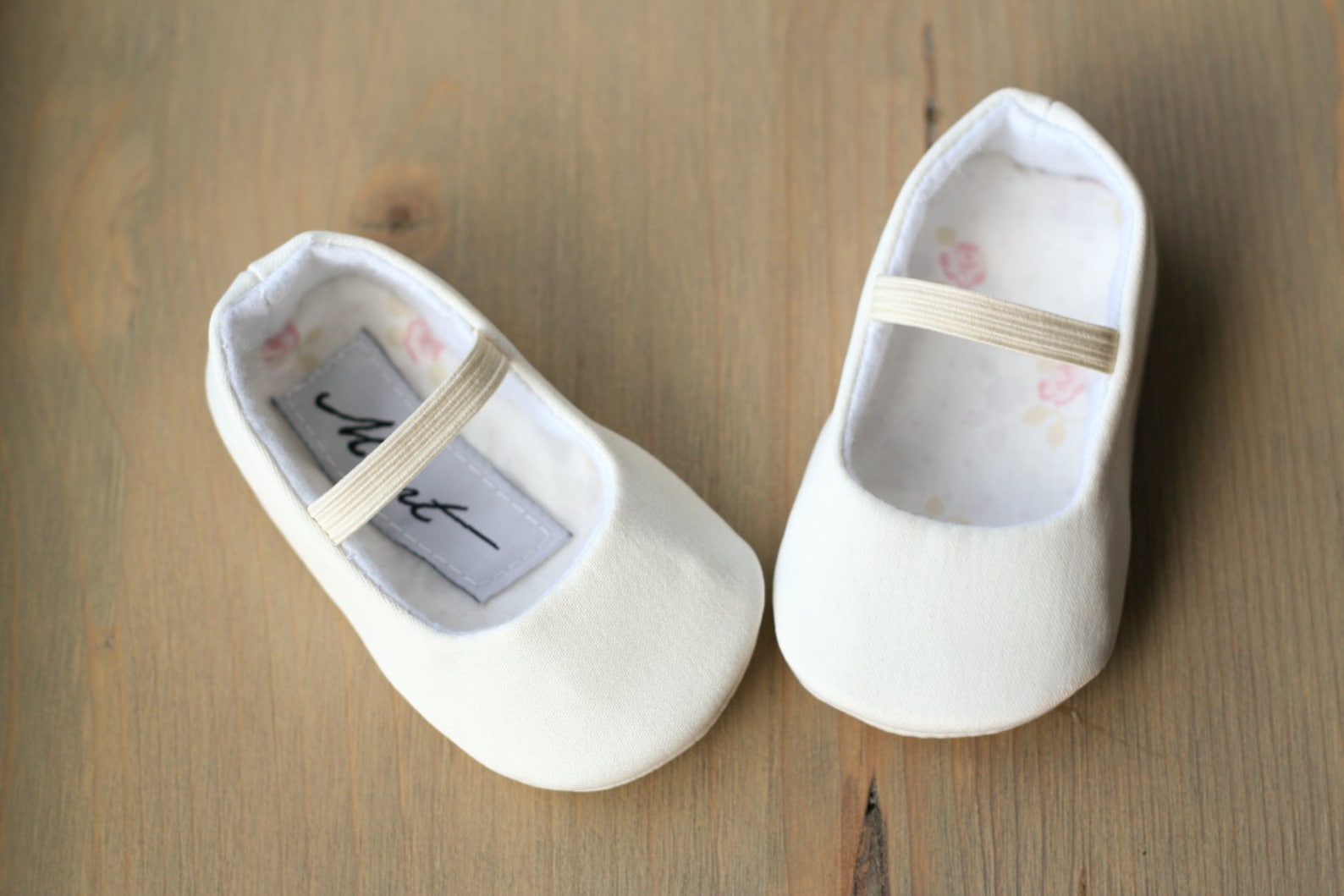 plain white baby ballet slippers, christening shoes, ivory ballerina flats, plain baptism shoes, baby wedding outfit, flower gir plain white baby ballet slippers, christening shoes, ivory ballerina flats, plain baptism shoes, baby wedding outfit, flower gir