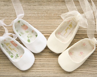 WEISSE Baby Ballettschuhe, IVORY Baby Ballerina Schuhe, Elfenbein weiße Baby Taufschuhe, Taufschuhe, Hochzeit Baby Outfit, Babyschuhe