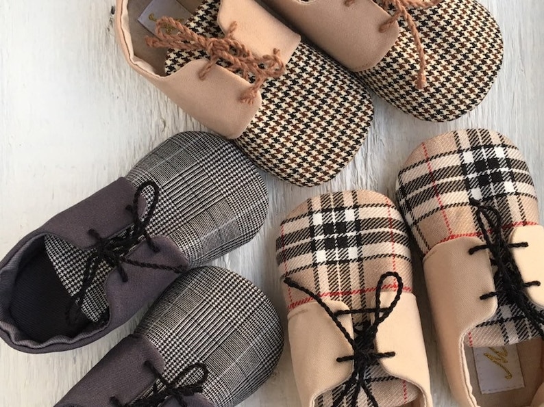 Baby boy shoes and bow tie set, newborn photo prop, Beige plaid tartan baby outfit, baby shower gift, 1st birthday, wedding outfit image 9