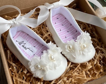 Scarpine Bimba Ricamate Bianche O Avorio - Neonata E Bimba