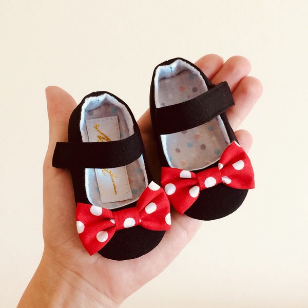 Chaussures bébé fille Minnie Mouse noires, serre-tête noeud Minnie, cadeau unique de baby shower, chaussures pour petite fille, tenue pour le 1er anniversaire de Minnie Mouse