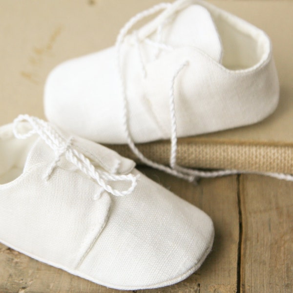 White linen baptism shoes, Baby boy linen baby slippers, Christening shoes booties, white baby outfit, Baby shower gift, taufschuhe