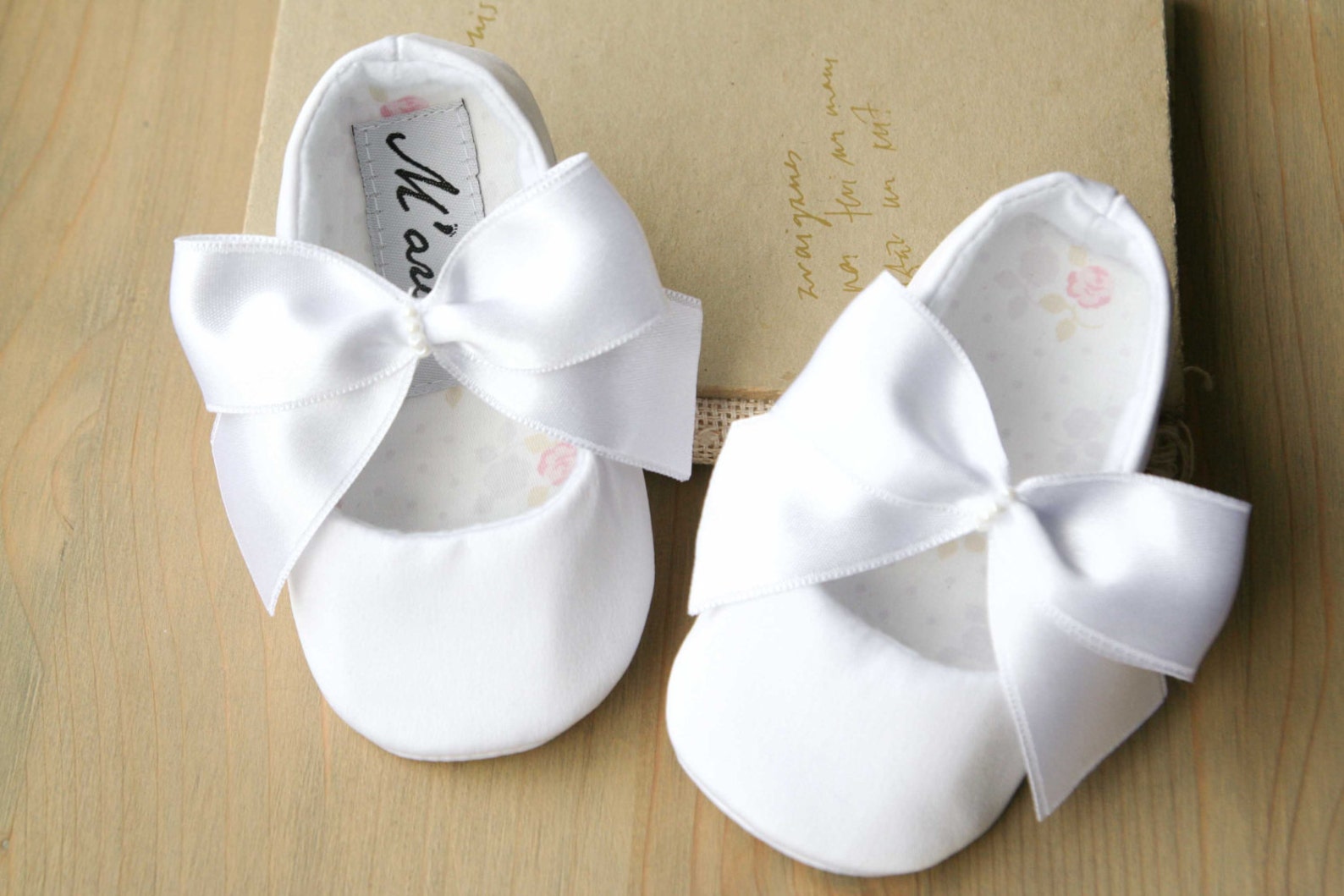 ivory bow shoes, baby baptism shoes, white baby christening shoes, baby ballet slippers, baby girl shoes, wedding shoes, blessin