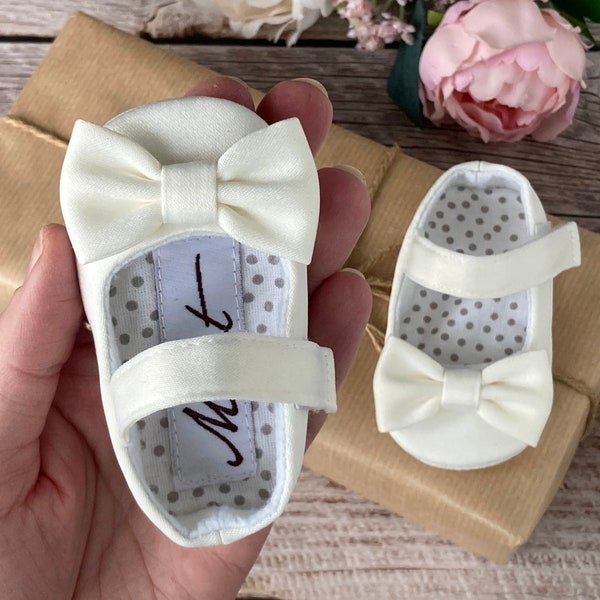 White flower girl shoes, white christening shoes, bow shoes, ivory baptism slippers, baby girl princess shoes toddler dress shoes taufschuhe