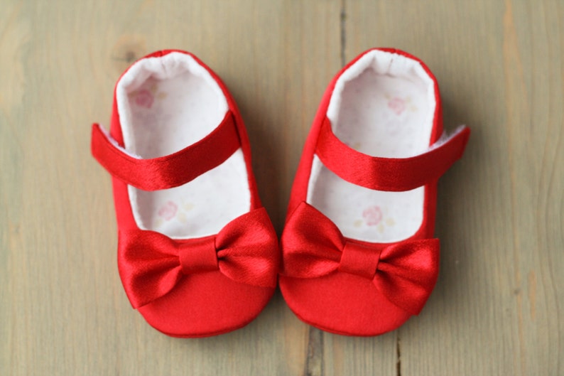 red baby shoes girl