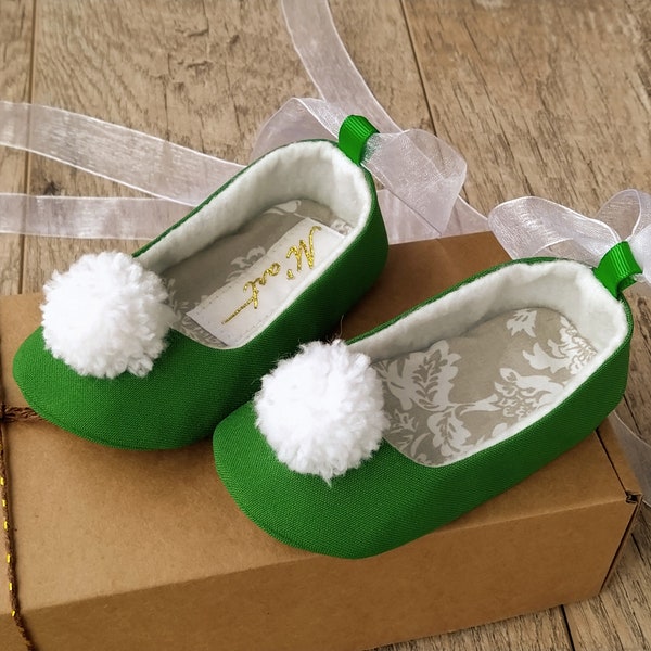 Zapatos de bebé Tinkerbell, zapatos de bebé Pom pom de hada duendecillo, zapatos de niña amarillos, regalo de baby shower Pom Pom traje de bebé de Pascua, zapatillas para niños pequeños