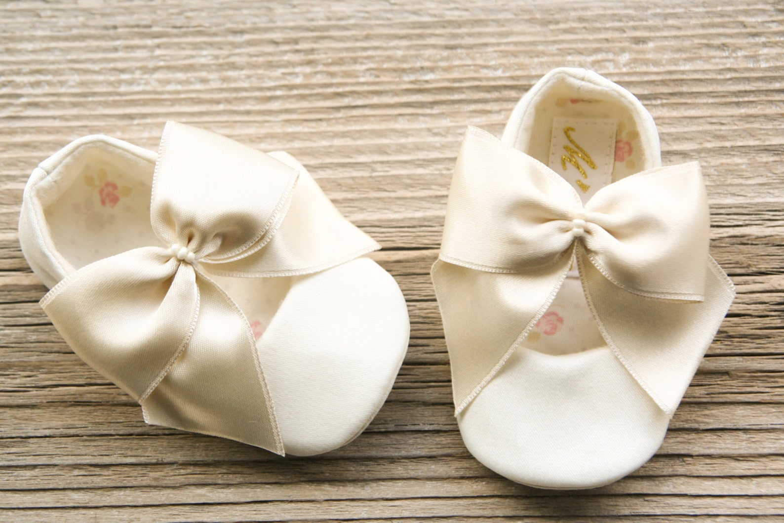 ivory bow shoes, baby baptism shoes, white baby christening shoes, baby ballet slippers, baby girl shoes, wedding shoes, blessin