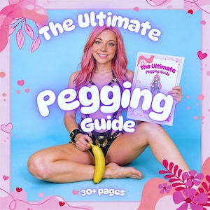 Puede incluir: Una persona con cabello rosado sostiene un libro titulado "The Ultimate Pegging Guide" con una ilustración de dibujos animados. La imagen incluye el texto "pegging Guide" y "30+ páginas". Un plátano se coloca frente a la persona.