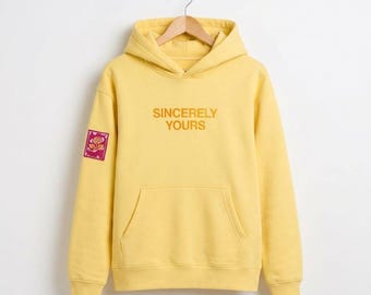 Met vriendelijke groet, gele hoodie | Viraal YouTuber-geïnspireerd fleecetrui