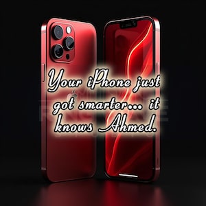 Puede incluir: Dos iPhones rojos se muestran sobre un fondo oscuro. El texto de la imagen dice: "Your iPhone just got smarter... it knows Ahmed."