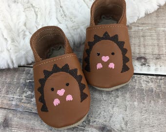 Personalised Hedgehog Baby Shoes - soft leather baby shoes - Woodland baby outfit - new baby gift - first birthday gift - babies first shoes