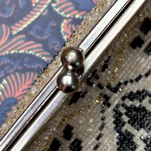 1920's Art Deco Hand Beaded Clutch Bag / Purse w/ Unique Silver Wave Frame UNIQUE excellent condition ANTIQUE !
