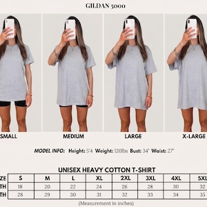 Peut inclure: Un t-shirt unisexe en coton &eacute;pais Gildan 5000 gris chin&eacute; pr&eacute;sent&eacute; en tailles small, medium, large et extra-large. L'image inclut un tableau des tailles avec largeurs et longueurs en pouces, ainsi que des informations sur le mod&egrave;le de 5'4 et 120lbs.