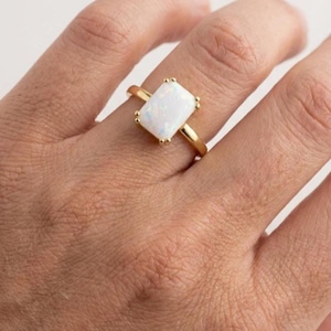 オパールリング 14Kゴールドヴェルメイユ、繊細でミニマルなゴールドオパールリング、長方形オパールリング、10月の誕生石ギフト（女性向け）、10月の誕生日プレゼント