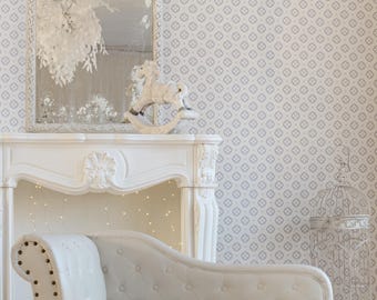 Carta da parati antica con piastrelle floreali, anni 1900, carta da parati vintage in tessuto non tessuto beige e grigio, motivo classico europeo, elegante decorazione murale.