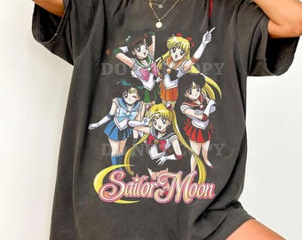 Camiseta gráfica del grupo Sailor Moon de Comfort Colors