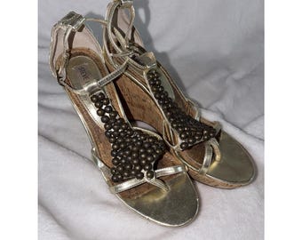 Steve Madden Gold Beaded T-Strap Cork Wedge Platform Sandals Y2K Vintage 00s 7.5