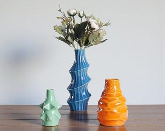 Nowoczesny zestaw 3 wazonów ceramicznych, kolorowe geometryczne pojemniki na kwiaty i ceramika origami, wyjątkowy prezent na parapetówkę, kolorowy wystrój domu